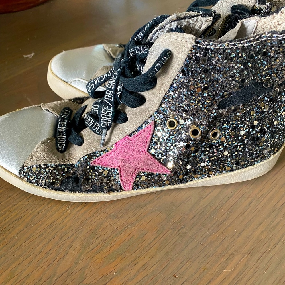 Golden Goose Francy sneakers with fuchsia star and coveted GG shoe strings
